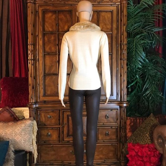 Apart Wool Blend Sweater w/ Detachable Faux Fur Collar - Picture 4 of 9